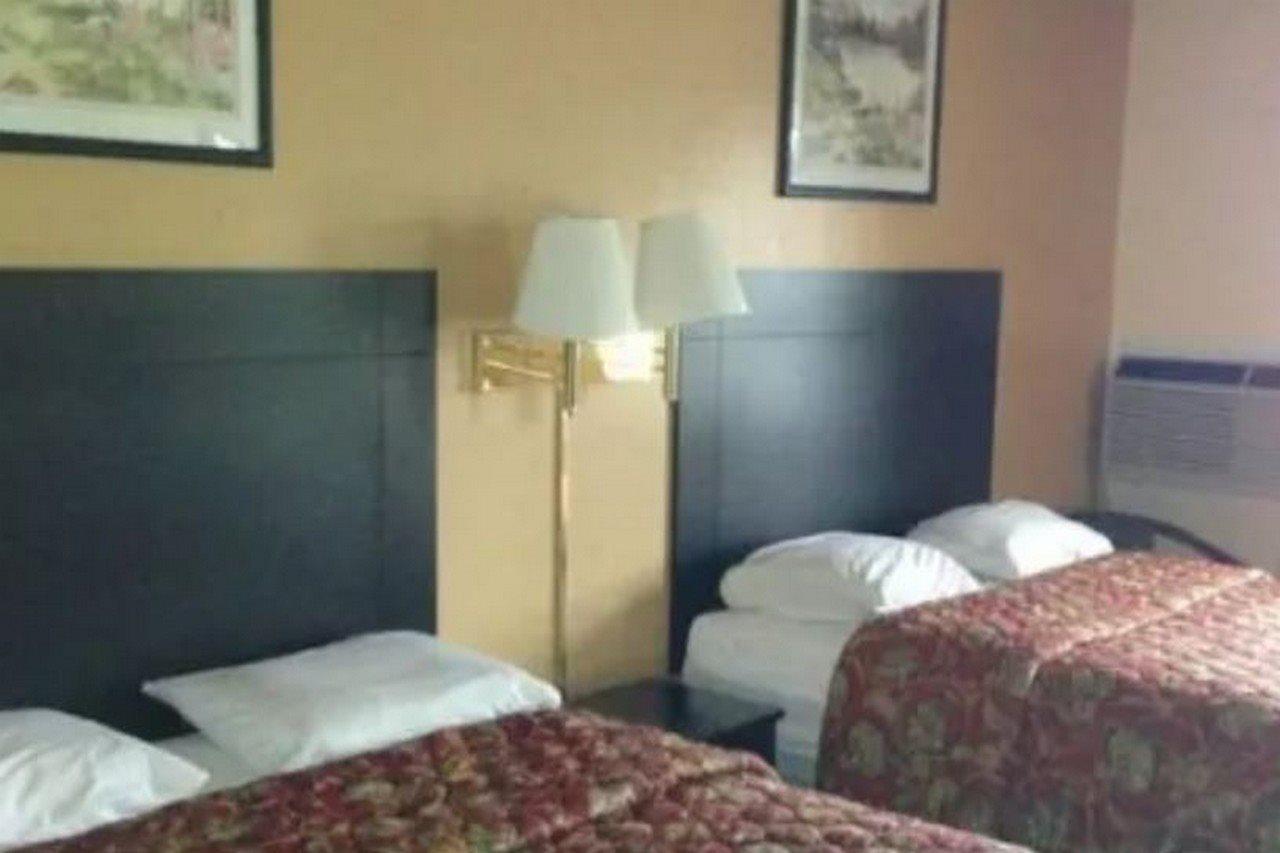 Super 8 By Wyndham Higginsville Ngoại thất bức ảnh